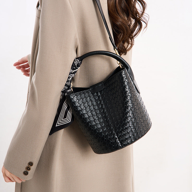 Woven texture shoulder bag